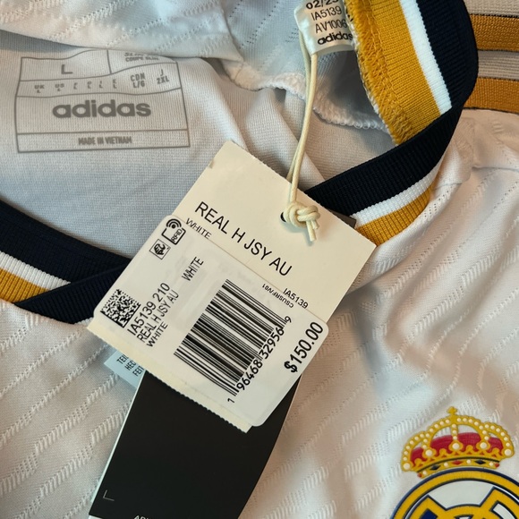 Real Madrid 23/24 Home Jersey - Picture 2 of 3